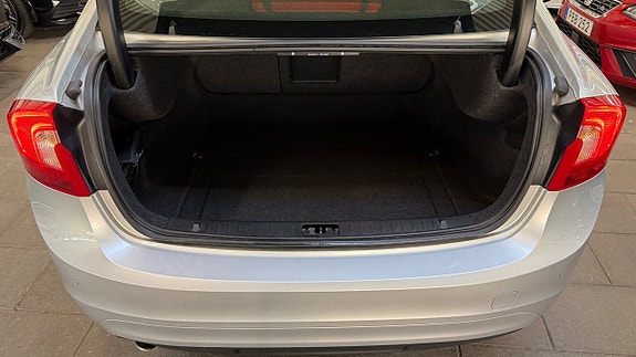 Volvo S60 8 of 18