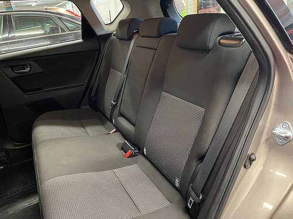 Toyota Auris 24 of 26