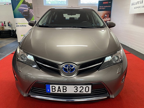 Toyota Auris 2 of 26