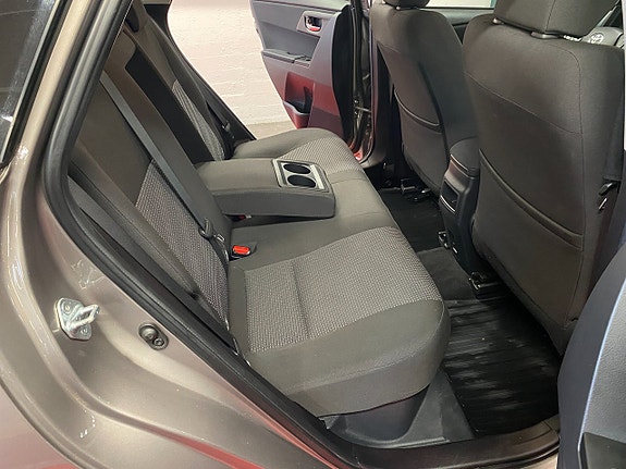 Toyota Auris 22 of 26