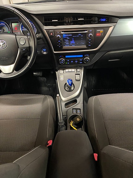 Toyota Auris 15 of 26