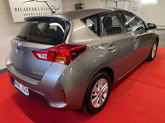 Toyota Auris 7 of 26