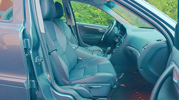 Volvo V70 7 of 18