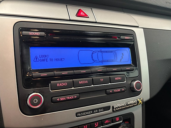 Volkswagen Passat 13 of 20