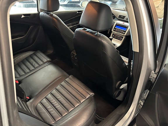 Volkswagen Passat 17 of 20