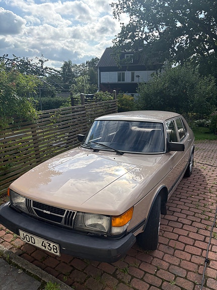 Saab 900 2 of 12
