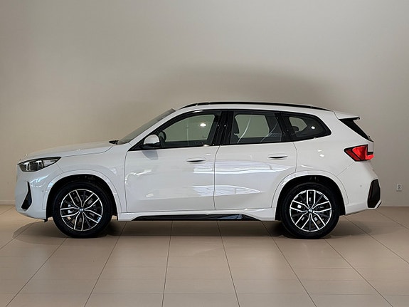 BMW iX1 2 of 15