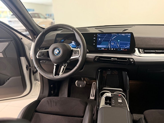 BMW iX1 11 of 15