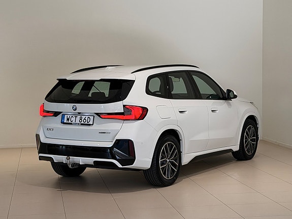 BMW iX1 14 of 15
