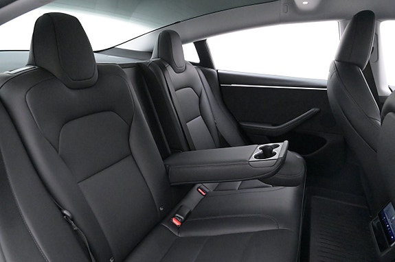 Tesla Model 3 21 of 27