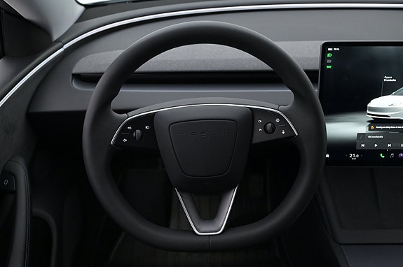 Tesla Model 3 7 of 27