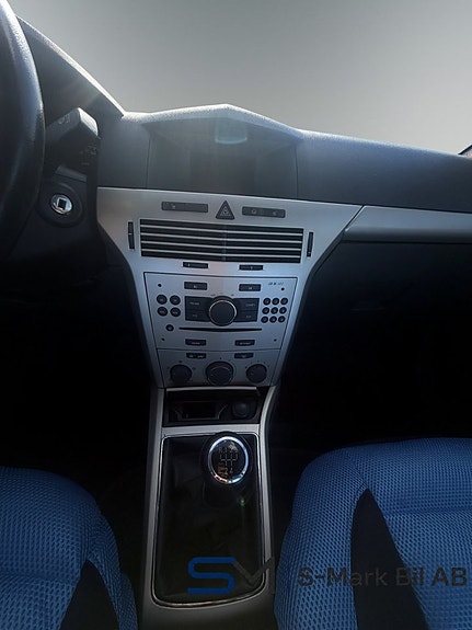 Opel Astra 9 of 10