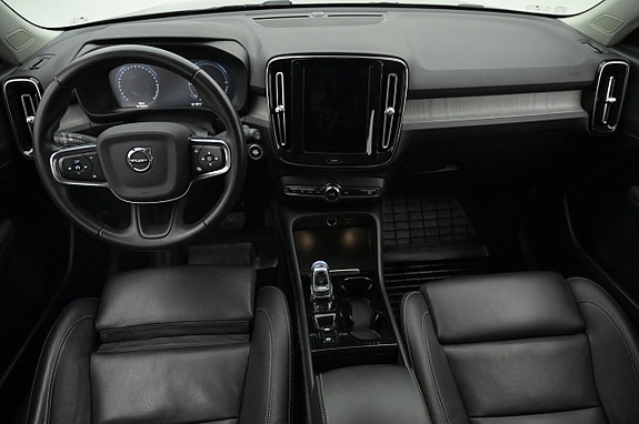 Volvo XC40 6 of 27