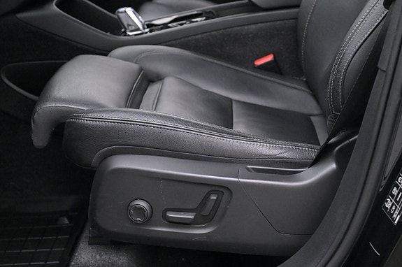 Volvo XC40 10 of 27