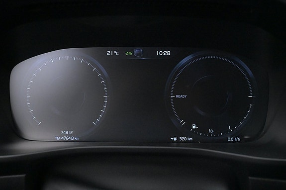 Volvo XC40 8 of 27