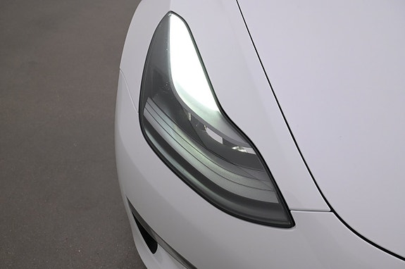 Tesla Model 3 26 of 27