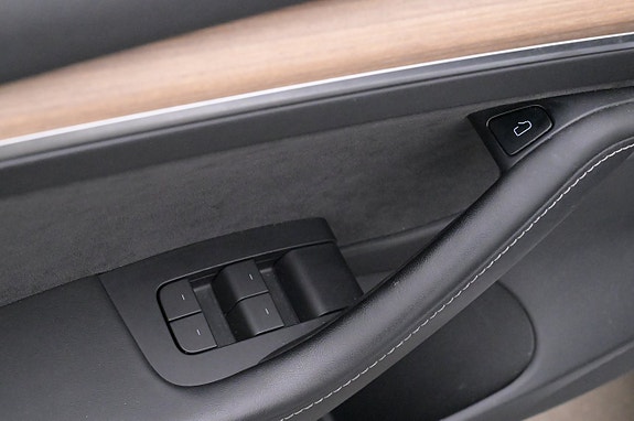 Tesla Model 3 10 of 27