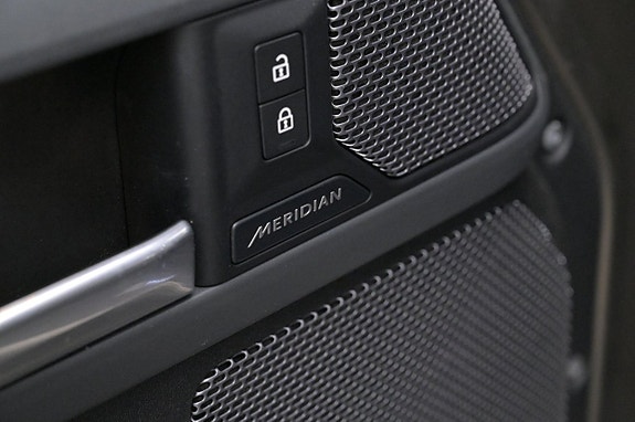 Land Rover Defender 90 11 of 27