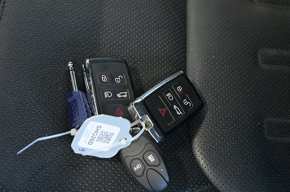 Land Rover Defender 90 20 of 27