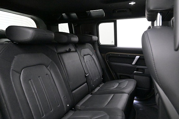 Land Rover Defender 90 22 of 27