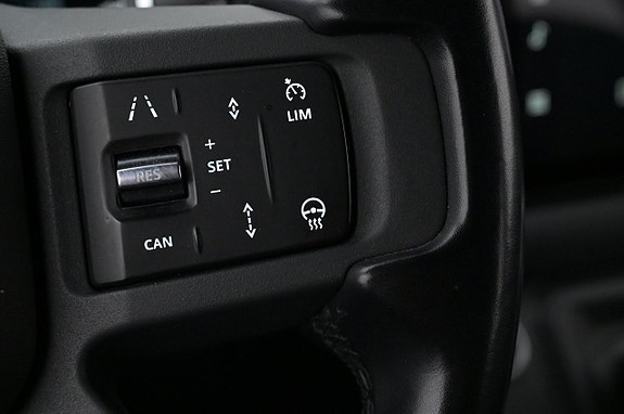 Land Rover Defender 90 19 of 27