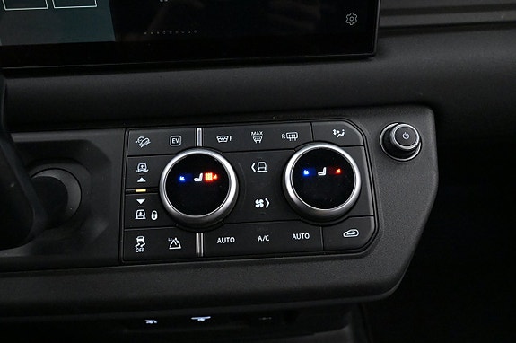 Land Rover Defender 90 18 of 27
