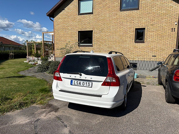 Volvo V70 3 of 3