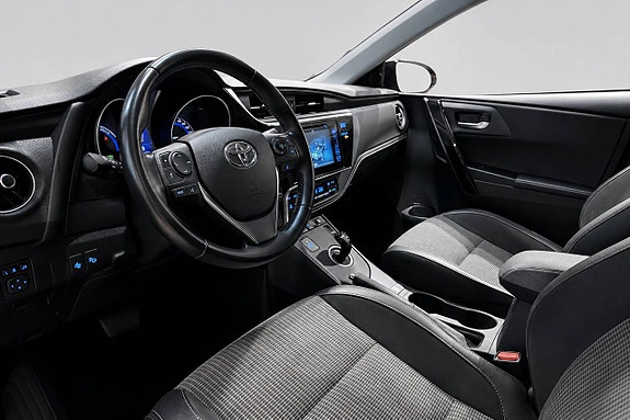 Toyota Auris 8 of 22