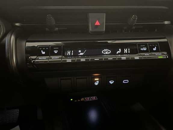Toyota C-HR 19 of 22