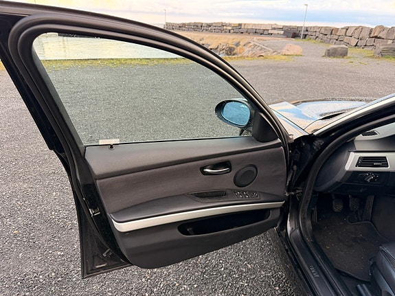 BMW 325i 15 of 17