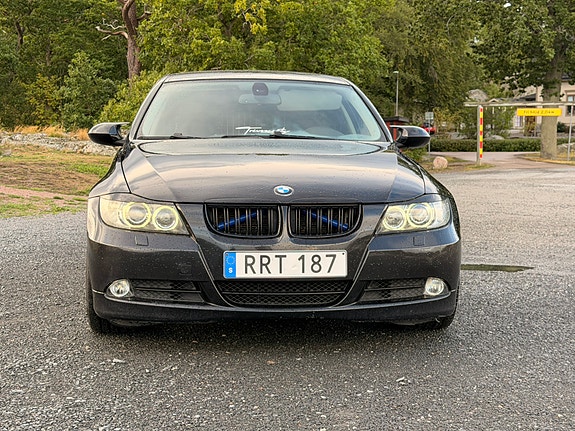 BMW 325i 2 of 17