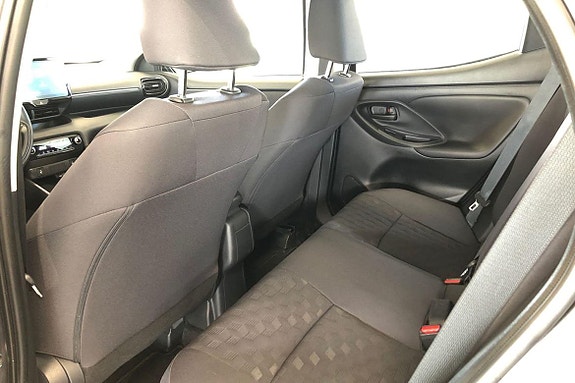 Toyota Yaris 13 of 21