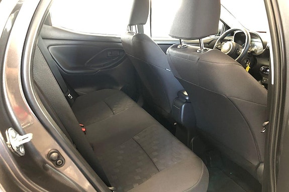Toyota Yaris 9 of 21