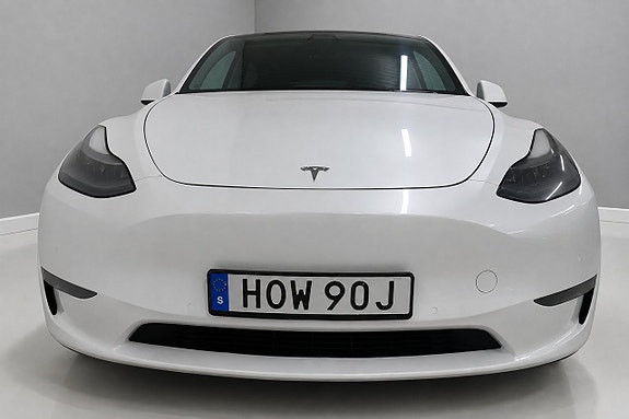 Tesla Model Y 3 of 20