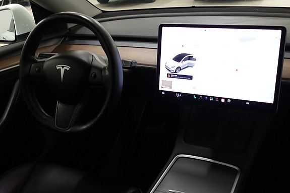 Tesla Model Y 8 of 20