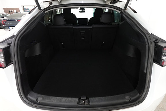 Tesla Model Y 17 of 20