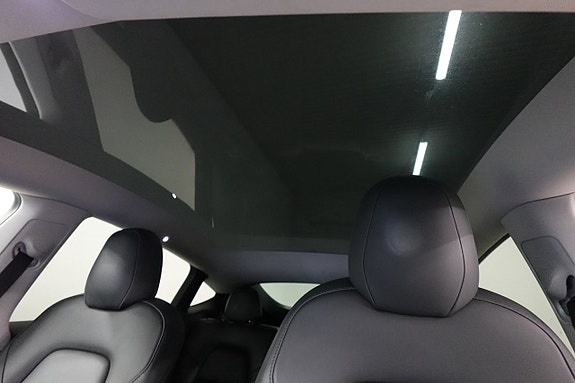 Tesla Model Y 14 of 20
