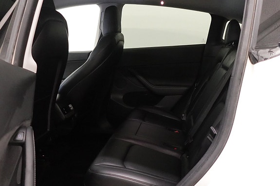 Tesla Model Y 5 of 20