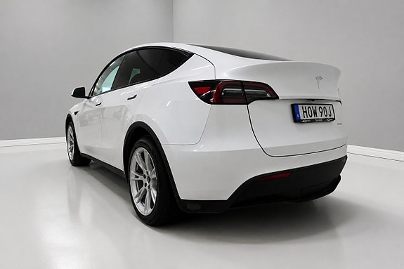 Tesla Model Y 18 of 20