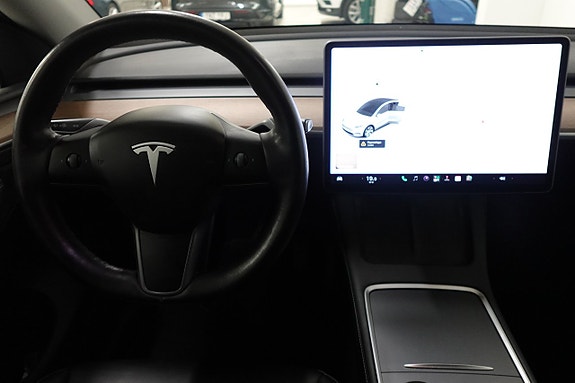 Tesla Model Y 7 of 20