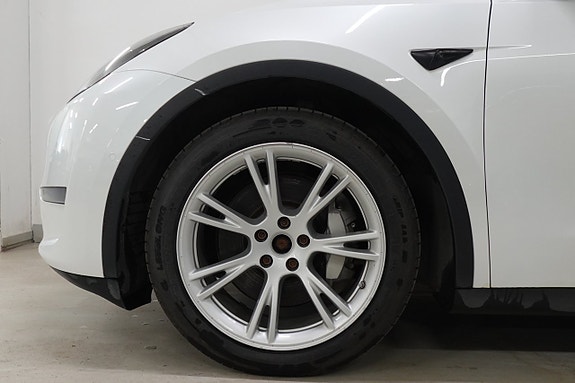 Tesla Model Y 20 of 20