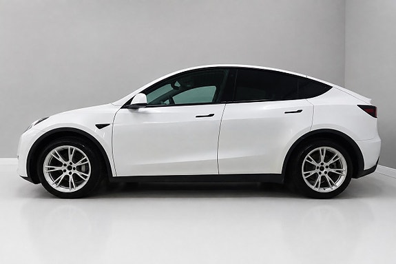 Tesla Model Y 2 of 20
