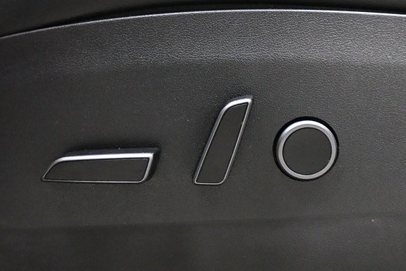 Tesla Model Y 13 of 20