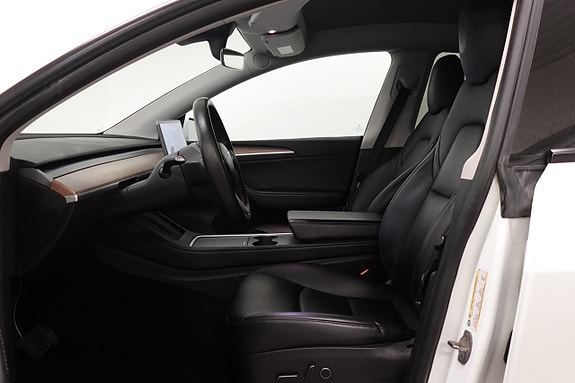 Tesla Model Y 4 of 20
