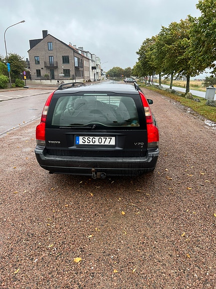 Volvo V70 3 of 4