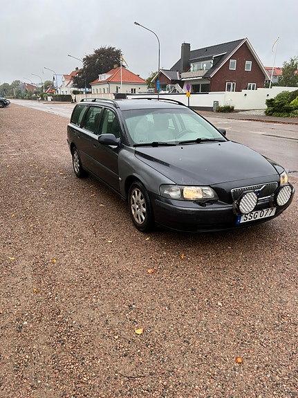 Volvo V70 2 of 4