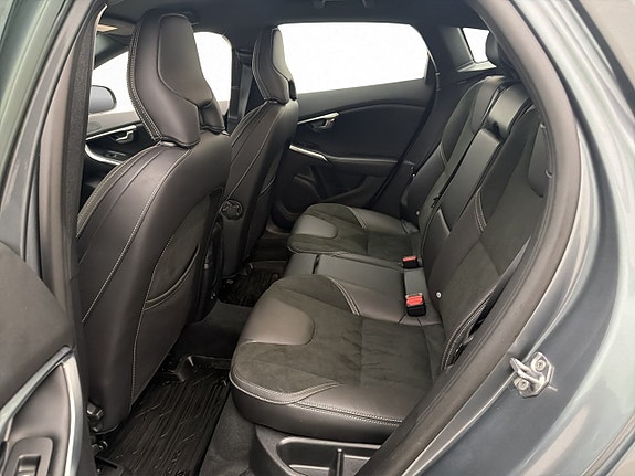 Volvo V40 22 of 30