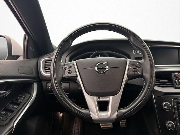 Volvo V40 12 of 30