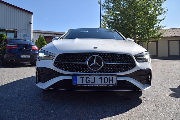 Mercedes-Benz CLA200 2 of 24