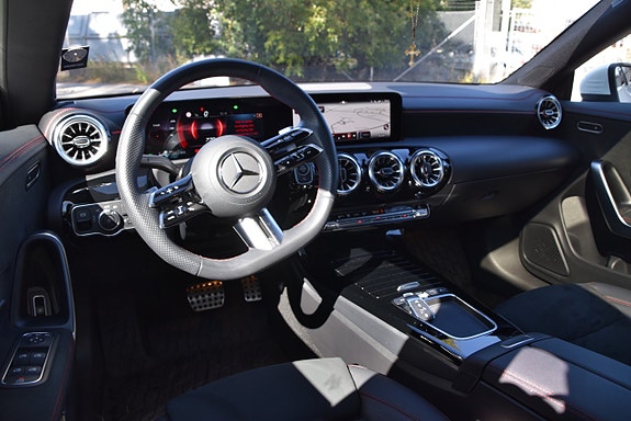 Mercedes-Benz CLA200 7 of 24